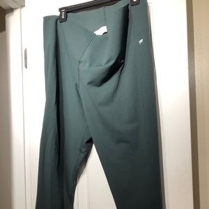 Never worn Fabletics Pure Lux green leggings